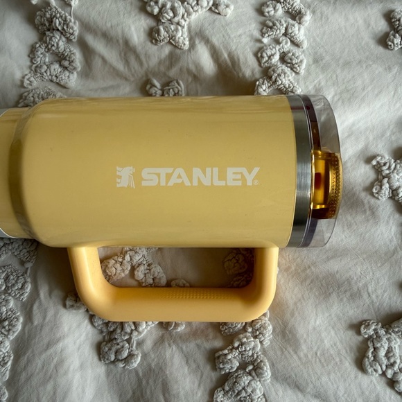 30oz Quencher Pro Tour Flip Straw Tumbler - Butter Gloss - Picture 4 of 6